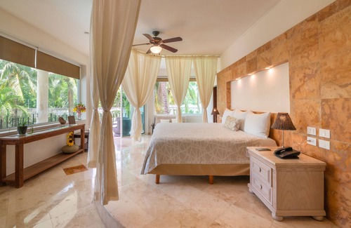 Alfredo V. Bonfil Hotel | Villa Palmeras