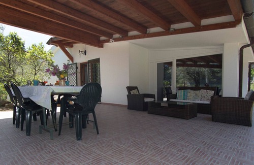 Cala Liberotto Villa | Villa Paradiso, in the beach by foot, big garden, Wifi, all inclusive