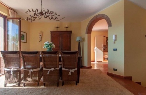 Tuoro sul Trasimeno Villa | Villa Pascoli, modern villa with pool in town