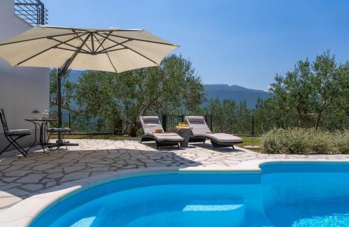 Omis Villa | Villa Pasika with private 31m2 pool, summer kitchen with BBQ, 4 bedrooms