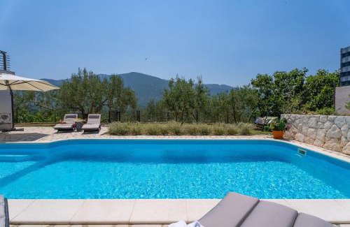 Omis Villa | Villa Pasika with private 31m2 pool, summer kitchen with BBQ, 4 bedrooms