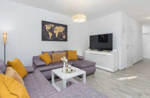 Radini House | Villa Pendolina with Private Pool, Garden and BBQ