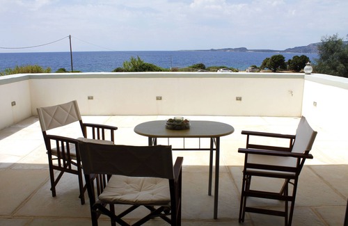 Gargaliani Villa | Villa Penelope 15m from sea with privet beach.