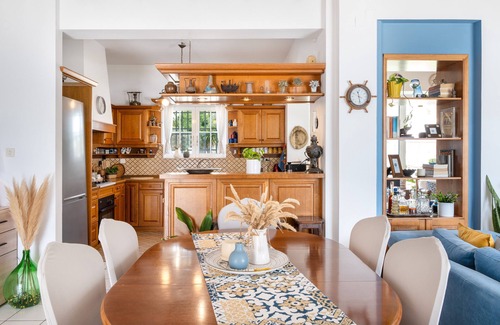 Alinda Villa | Villa 'Peristeri' with Sea View, Wi-Fi and Air Conditioning