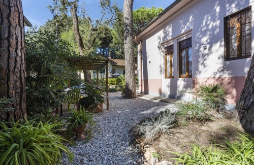 Lido di Camaiore Villa | Villa Perondi by MMega