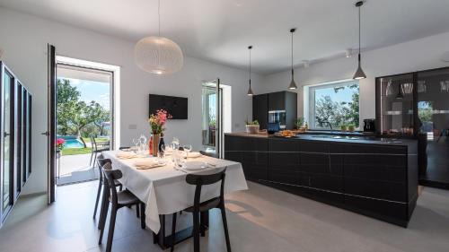 Mirabella Eclano Villa | VILLA PETRILLO 6, Emma Villas