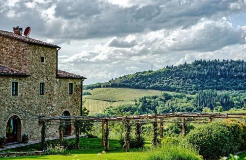 Petrognano Villa | Villa Petrognano by PosarelliVillas