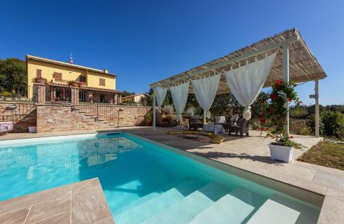 Foiano della Chiana Villa | Villa Poggio al Sole by VacaVilla