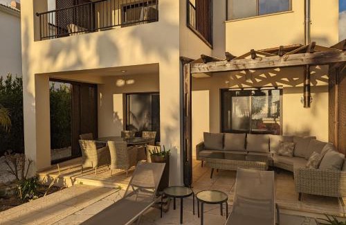 Kouklia Villa | Villa Pontus - stunning views & privacy in beautiful garden with pool & hot tub