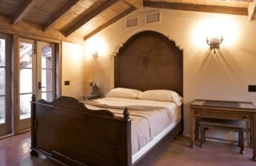 Historic Tennis Club Villa | Villa Raindrop