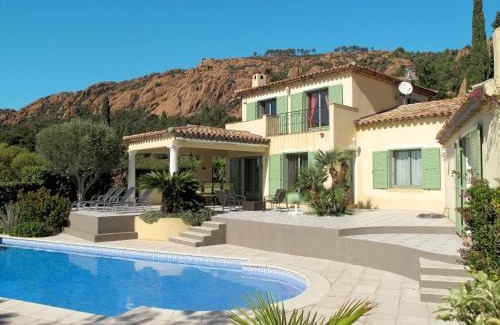 Saint-Raphael Villa | Villa Reves de Rives by Interhome