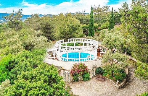 Beaucaire Villa | Villa Romantique