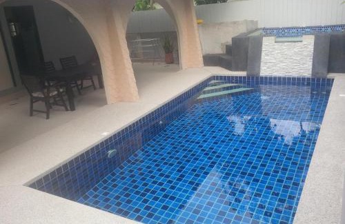 Jomtien Resort | Villa Rosa with Private Pool and Jacuzzi 100m to beach
