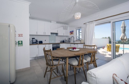 Salema Ski Chalet | Villa Salemar, sea view, private pool