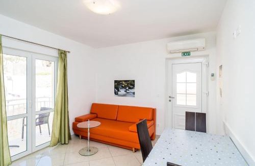 Plat Apartment | Villa Samba- Premium One-Bedroom Apartment with Balcony and Sea View
