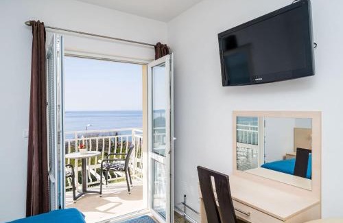 Plat Apartment | Villa Samba - Studio Apartment with Balcony and Sea View