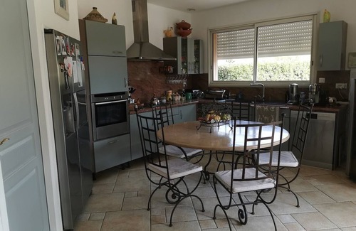 Mas-Blanc-des-Alpilles Villa | Villa située en lotissement dans un quartier trés calme