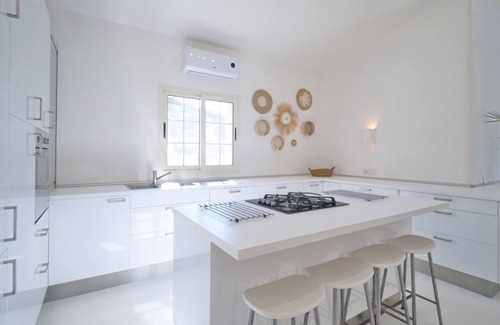San Teodoro Villa | Villa 'Smeraldo' with Sea View, Wi-Fi and Air Conditioning