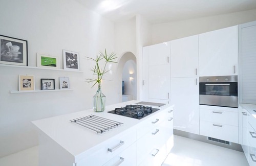 San Teodoro Villa | Villa 'Smeraldo' with Sea View, Wi-Fi and Air Conditioning