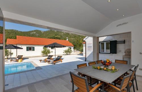 Seoca Villa | Villa Smokva and Višnja - Resort Moja Stina