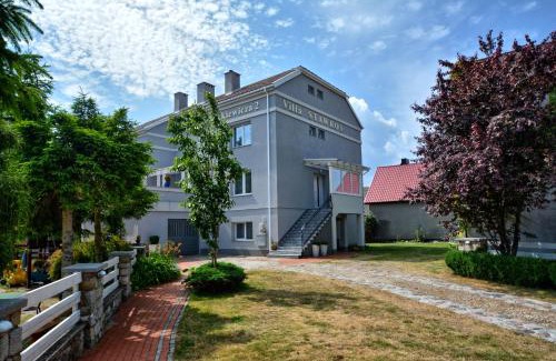 Leba House | Villa Stawros