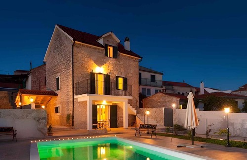 Cove Donja Krusica (Donje selo) House | Villa stone with Pool