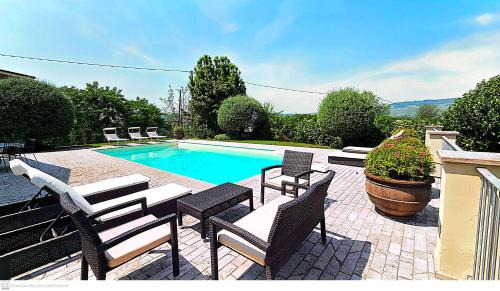 Castiglione Falletto Villa | Villa Tesoro, Langhe Barolo