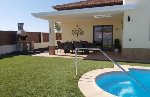 Caleta de Fuste Villa | Villa Thais, private heated pool, ideal for your holidays in Caleta de Fuste