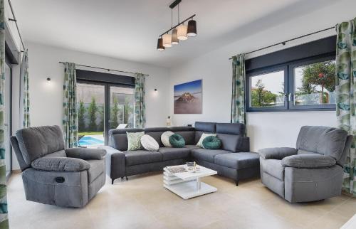 Jadreski Villa | Villa Tika in Pula for families with kids playground