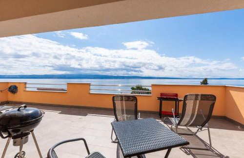 Jesenice Apartment | Villa Tomaš „The view of Jesenice“