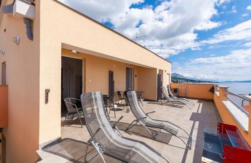 Jesenice Apartment | Villa Tomaš „The view of Jesenice“