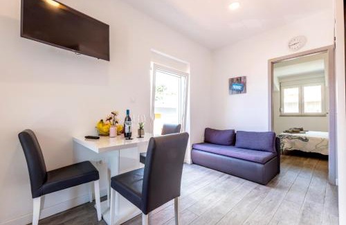 Jesenice Apartment | Villa Tomaš „The view of Jesenice“