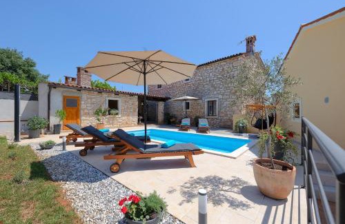 Marcana Villa | Villa Tonin - house for 6 guests with backyard, pool and whirlpool in Marčana Istria, Ferienhaus Istrien