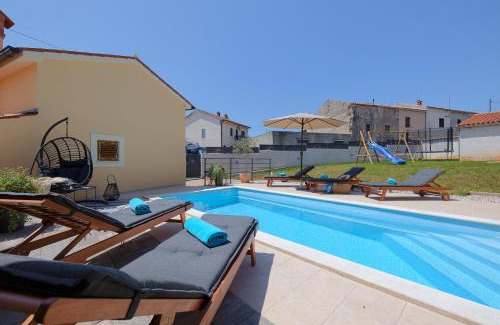Marcana Villa | Villa Tonin - house for 6 guests with backyard, pool and whirlpool in Marčana Istria, Ferienhaus Istrien