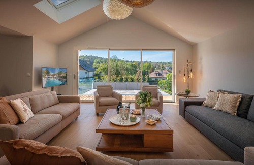 Echarvines Villa | Villa Trois Lauriers - OVO Network