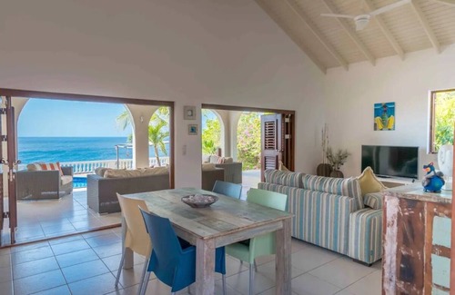 Bisento Villa | Villa Trupial is a family house with a great view over the Caribbean ocean