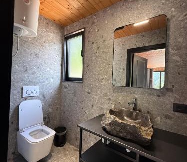 Shale Villa | Villa Ujëvara e vogël