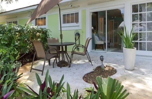 Central Beach Villa | Villa Vero- Central Beach, 5 bed/6 bath with pool!