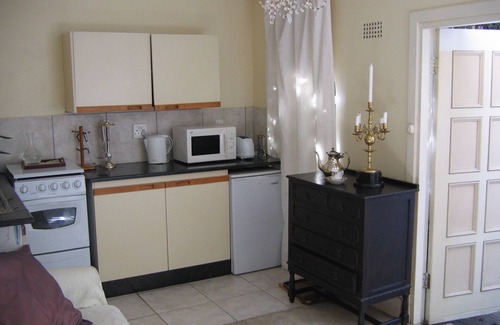 Ekurhuleni House | Villa Victoria Executive Guest House