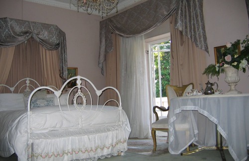 Ekurhuleni House | Villa Victoria Executive Guest House