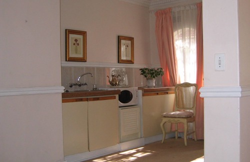 Ekurhuleni House | Villa Victoria Executive Guest House