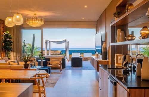 El Tezal Villa | Villa Vista Vela 4101: View of Arch, Great Location near Costco. Promos Avail.