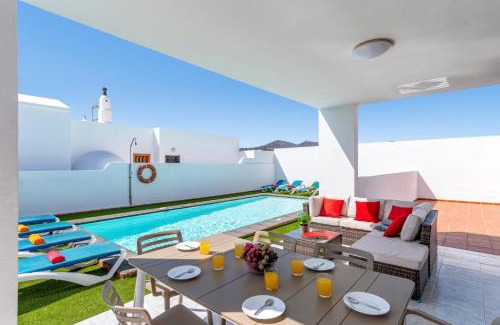 Puerto del Carmen Villa | Villa Volcan by Villa Plus