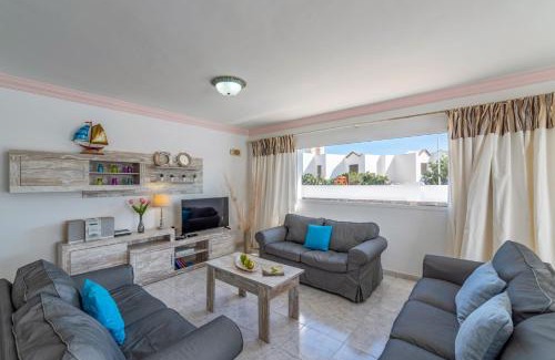 Puerto del Carmen Villa | Villa Volcan by Villa Plus