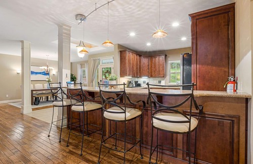 Branson Villa | Villa w/30ft PrivateDeck, All Ensuite Bathrooms, Communal Pool, Golf, GameArea