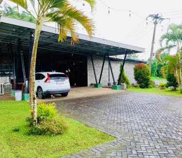 Langowan Bed & Breakfast | Villa Watumea, Tondano Lake View
