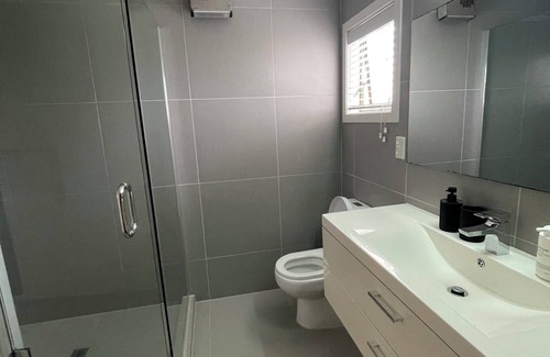 Browns Bay House | Villa Wisteria - Private home with stunning pool, 3 minutes to public transport!