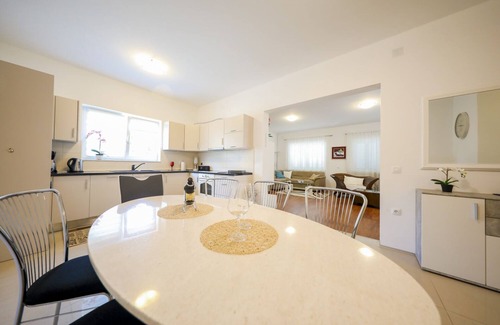Ist Villa | Villa with air conditioning