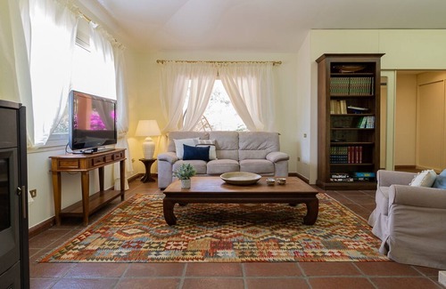 Capoterra House | Villa with large garden and swimming pool IUN code Q3652
