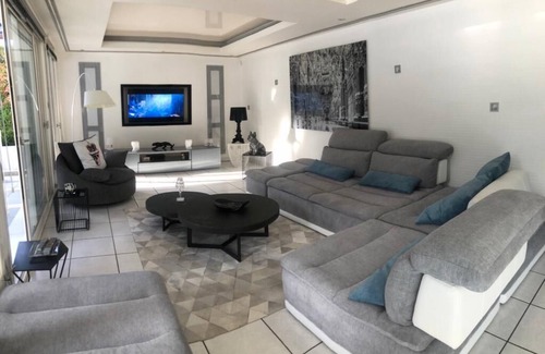 Dampierre-les-Bois Cabin | Villa with private pool, sauna and Jacuzzi.